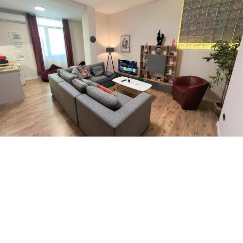 CENTRAL - Spacious Comfy Apartment TIRANA (balcony