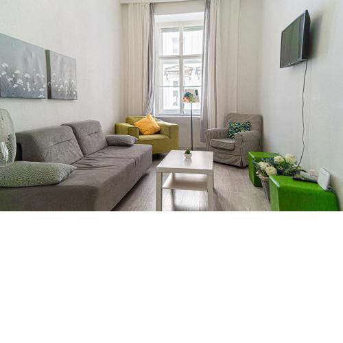 Central 2BR Apt. - Lovely for Long Stays