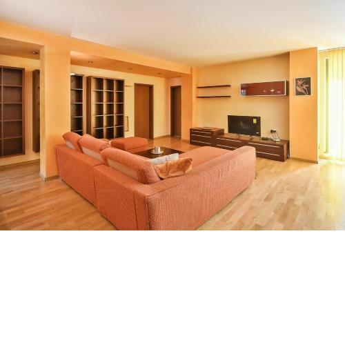 Central 3BR with Parking and Wifi