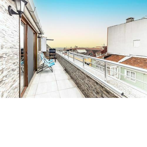Central and Cozy Flat with Terrace in Sisli