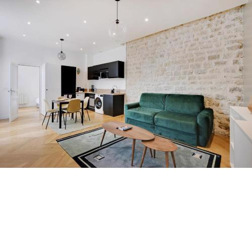 Central and renovated apartment heart of Paris !