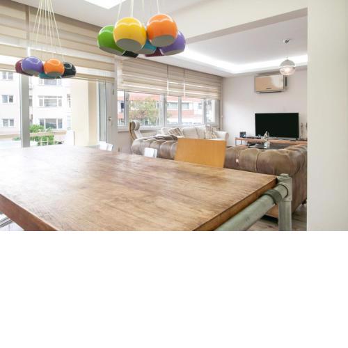 Central and Vibrant Flat with Balcony in Besiktas
