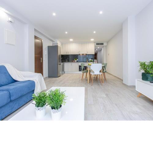 CENTRAL APARTMENT 2A WITH BALCONY 50m BEACH