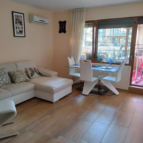 Central Apartment Carafovo
