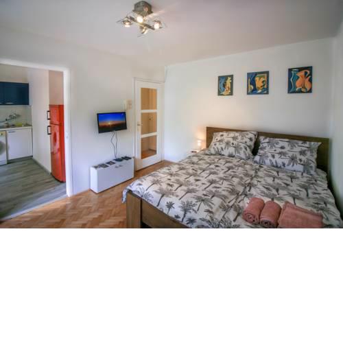 Central Apartment for 2 - Under the Castle