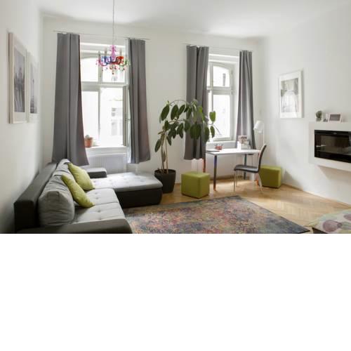 Central Apartment with Fireplace