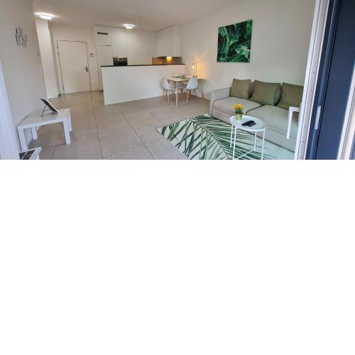 Central Brand New Apartment With Private Parking