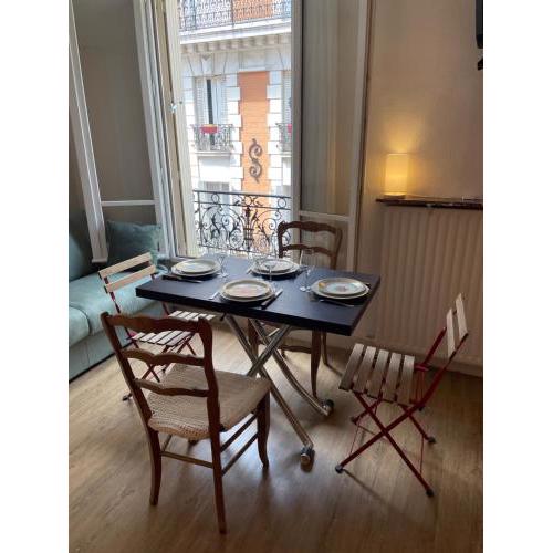 Central cosy & charming studio, typically parisian