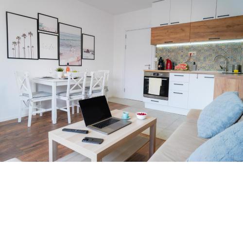 Central Cosy, Fully Renovated 2 BR Near the Cathedral
