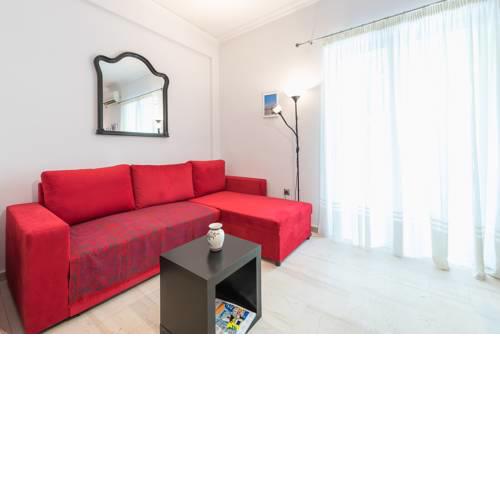 Central & Cozy Apartment With Balcony
