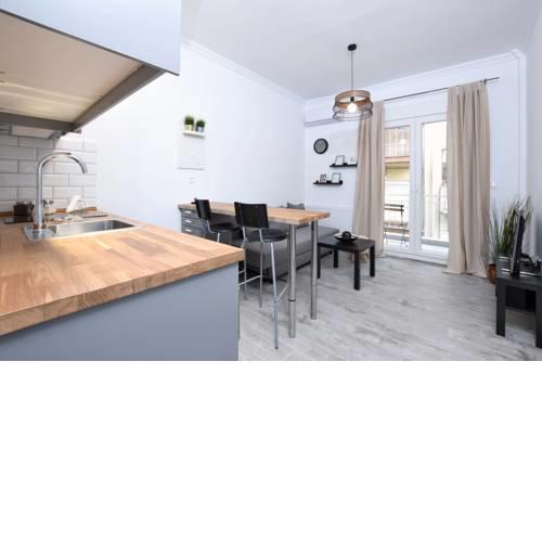 Central Downtown One Bedroom Apartment