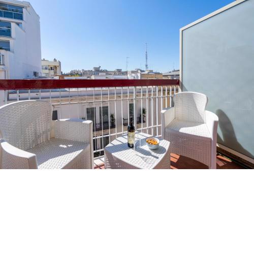 Central & Elegant Loft - with Balcony