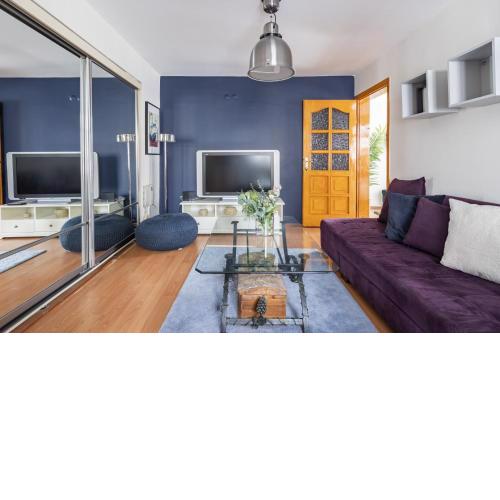 Central Flat with Balcony and Terrace in Sisli