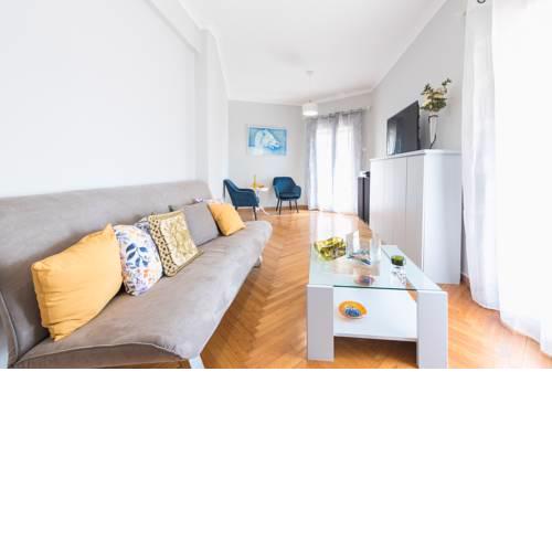 Central Flat with Cosy Sunny Terrace Next to Metro