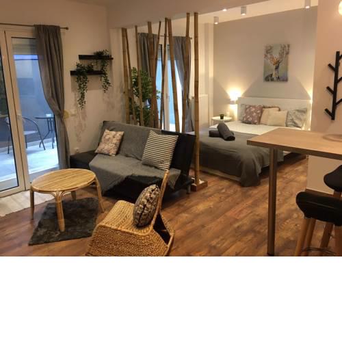 Central flat with patio