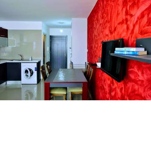 Central Girne Studio Flat with Rooftop Pool