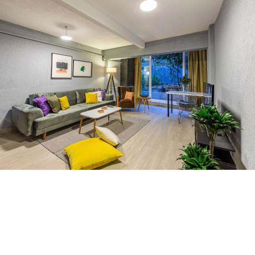 Central Location and Backyard in the Heart of Kadikoy