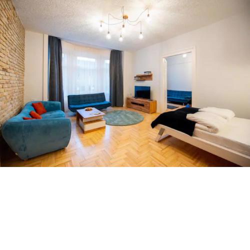 Central Luxury Apartment with AC & Netflix