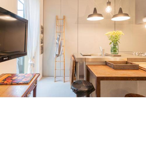 Central & Modern Apartments by Rent All Como
