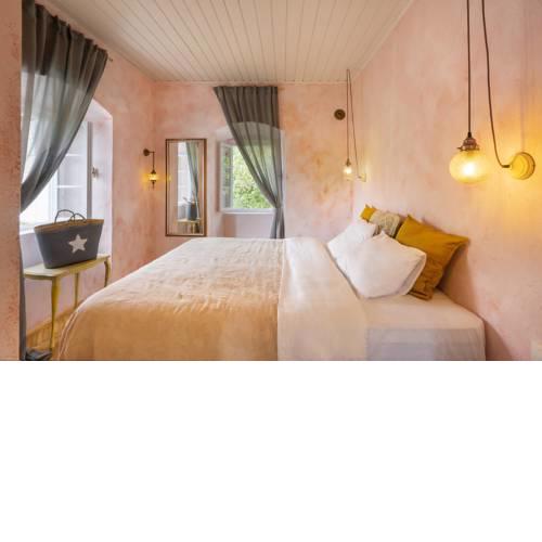 Central, Quiet & Romantic Apartment