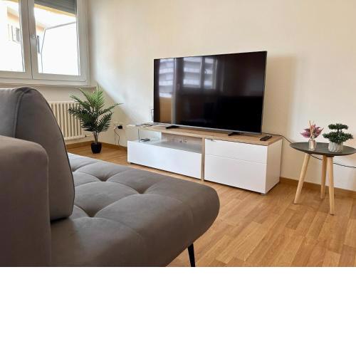 Central & Renovated Apartment - Near Train Station & City Center