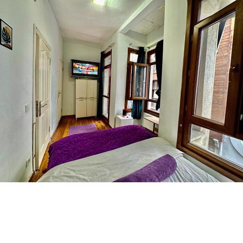 Central Room With Balcony