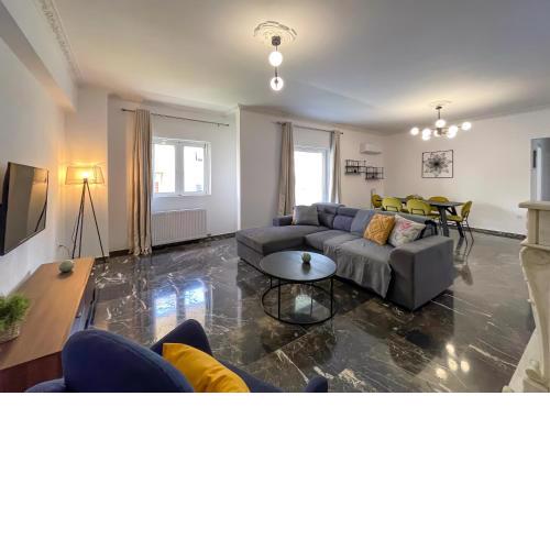 Central & Spacious 105sq meters apt in Viktoria