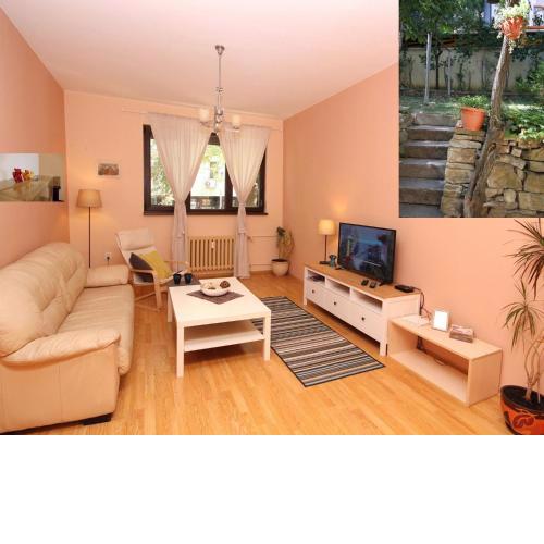 Central Spacious HOME Outdoor Garden Next to Parking Free Wi-fi