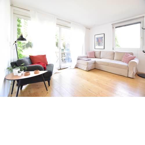 CENTRAL spacious residence w private Garden