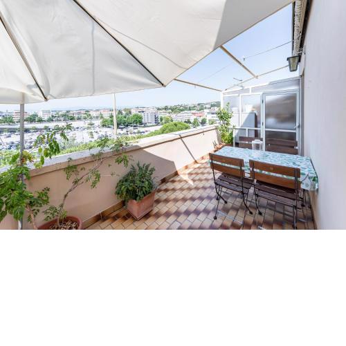 Central Station Terrace Apartment near the sea