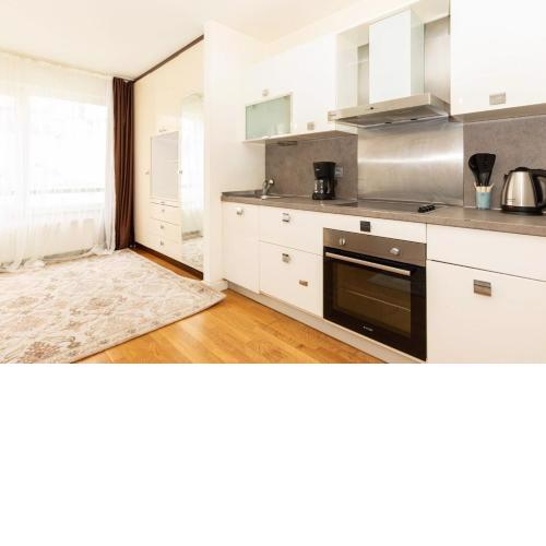 Central Studio Flat with Shared Pool in Sisli