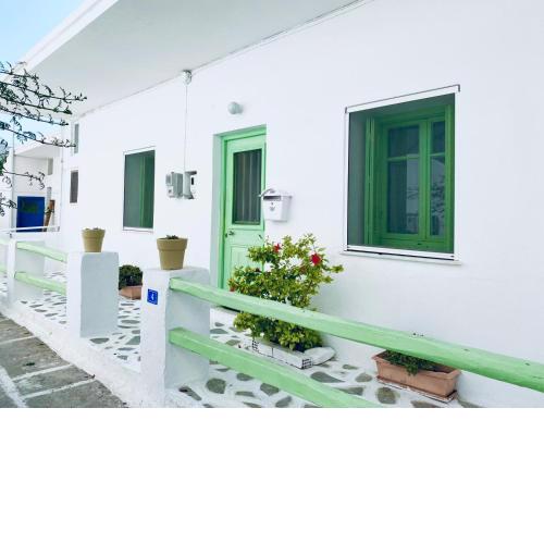 Central Traditional cycladic house with garden
