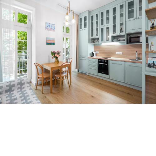 Central Vienna Apartment with Garden View