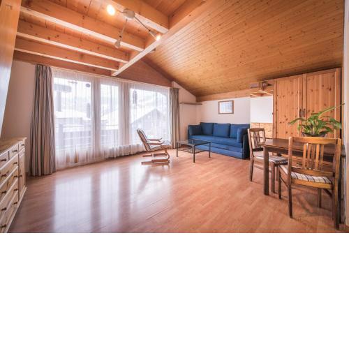 Central Wengen Wonderland: Mezzanine Studio for 4