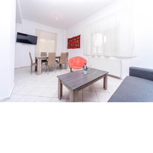 Centrally Located 2 Bedroom Apartment with Parking Α