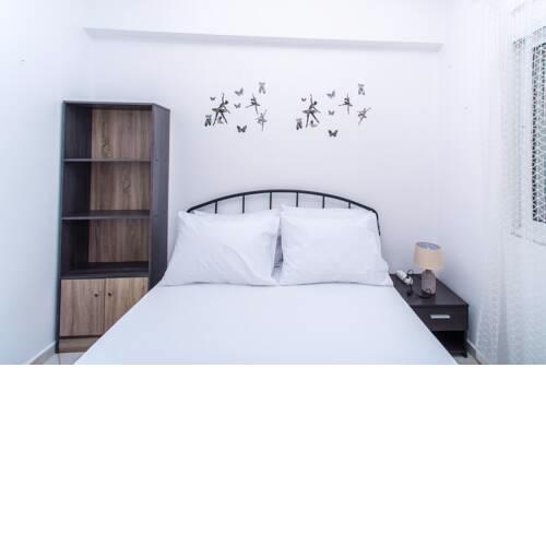 Centrally Located 2 Bedroom Apartment with Parking Β