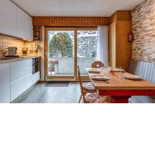 Centrally located 6 pax apartment+garage