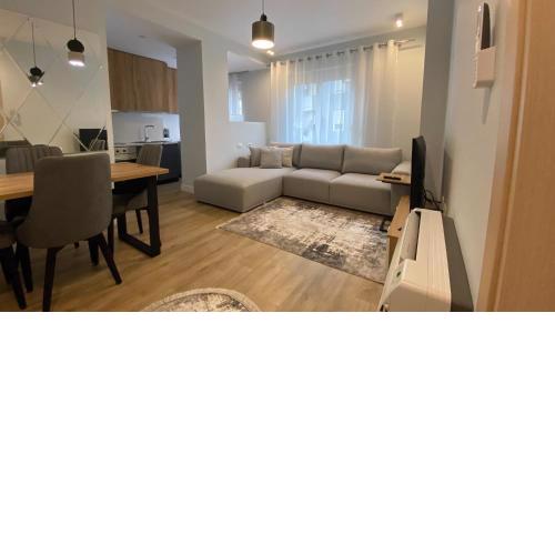 Centrally located Glamorous Bright APT near Bazaar