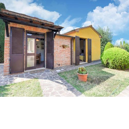 Centrally located holiday home with swimming pool and flowered garden