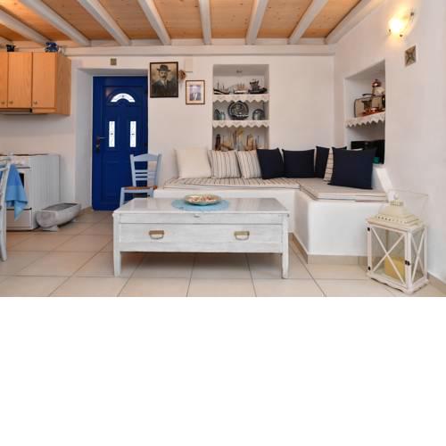 Centrally located house for 3 people in Naousa