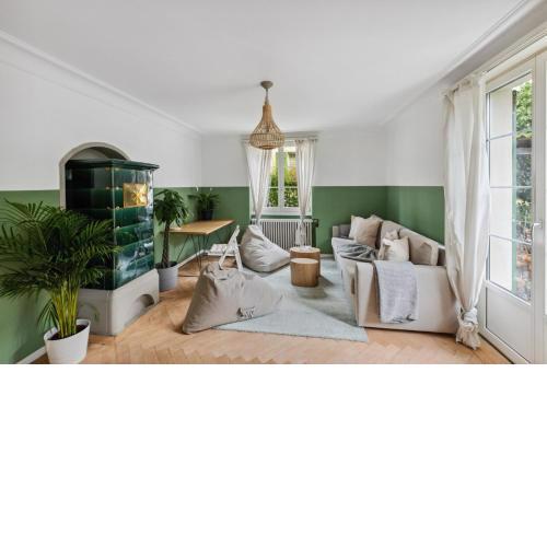 Centrally located House with garden