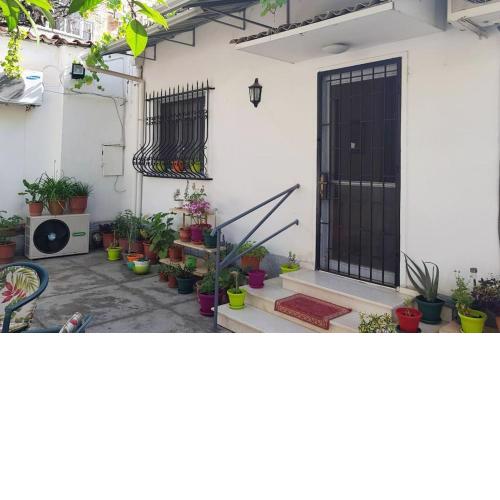 Centrally located Lemon House