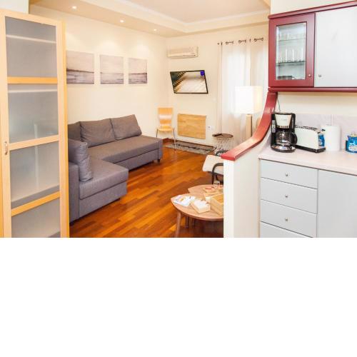 Centrally Located Studio In Athens!