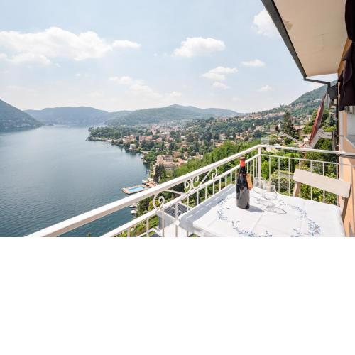 Cernobbio APT Stunning Lake View by Air!
