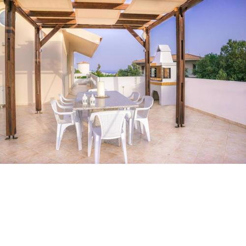 C&F Holiday House 5mins Walk To The Beach