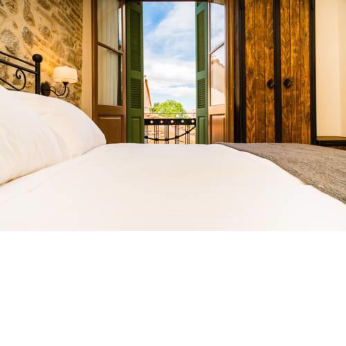 CH Adrianou Suites
