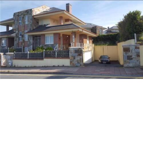 Chalet adosado con encanto junto al Mar, en Castro Urdiales