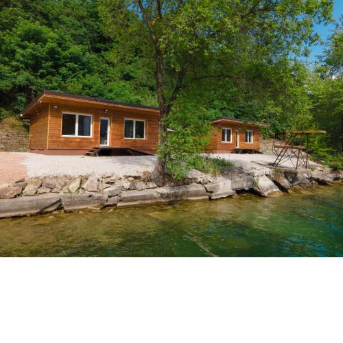 Chalet Alessandrini - Private Lakeside Beach