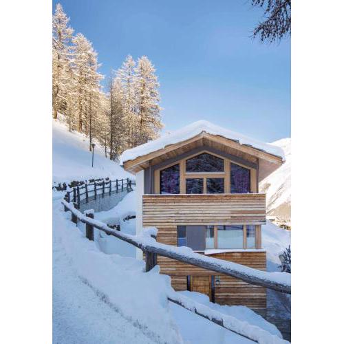 Chalet Black Pearl