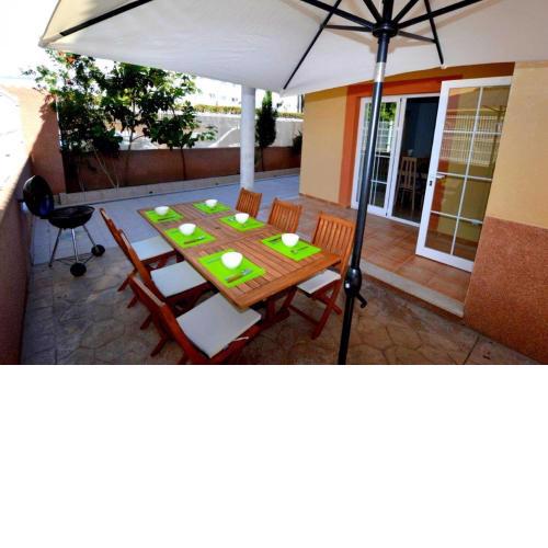 Chalet con con gran terraza